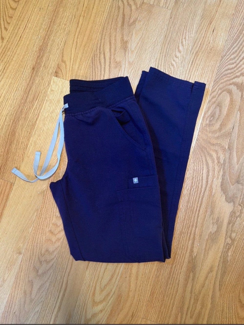 FIGS Yola XS scrub pant in purple